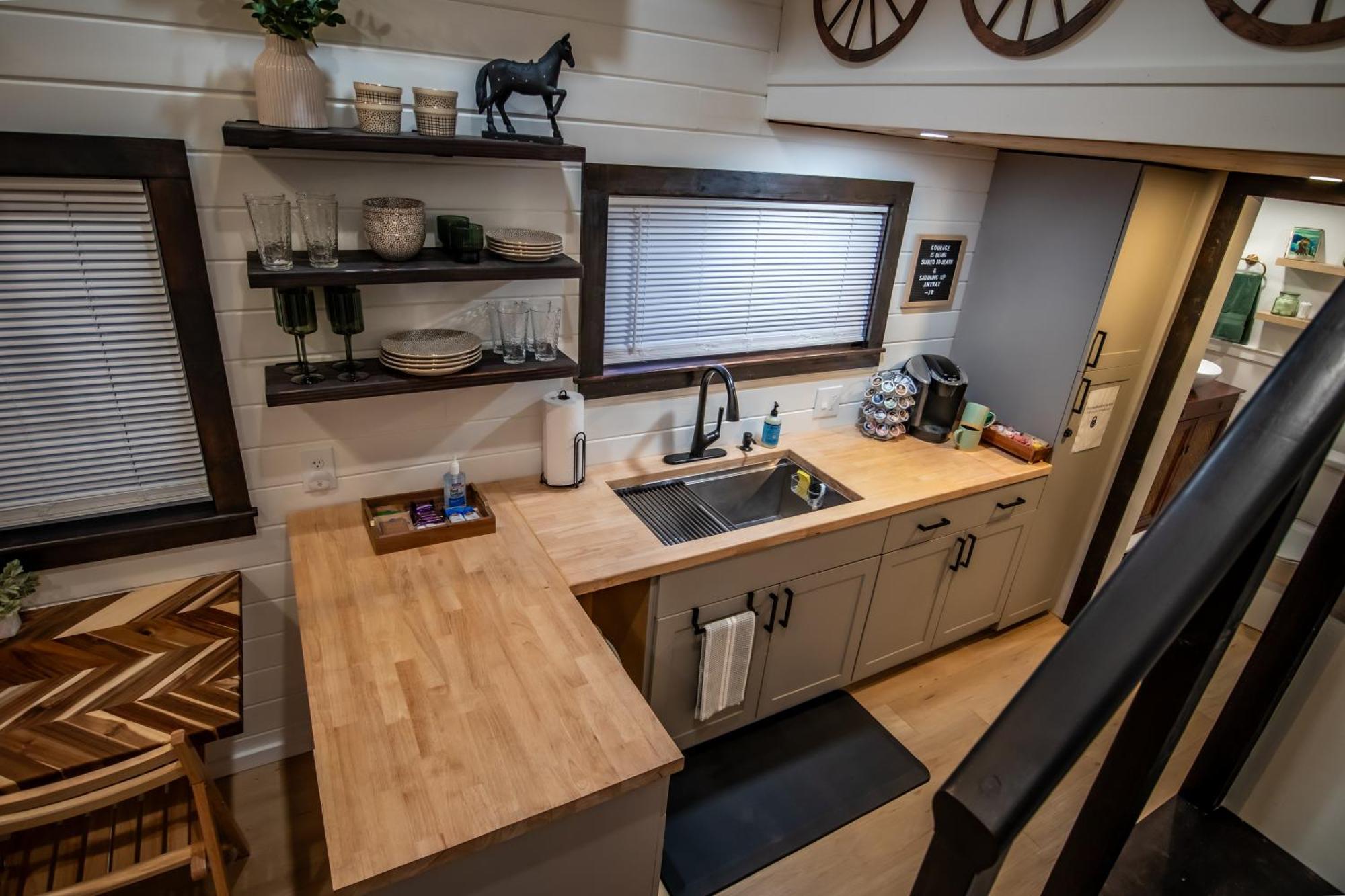 Unique Tiny Home Minutes From Downtown เอลเลนเบิร์ก ภายนอก รูปภาพ